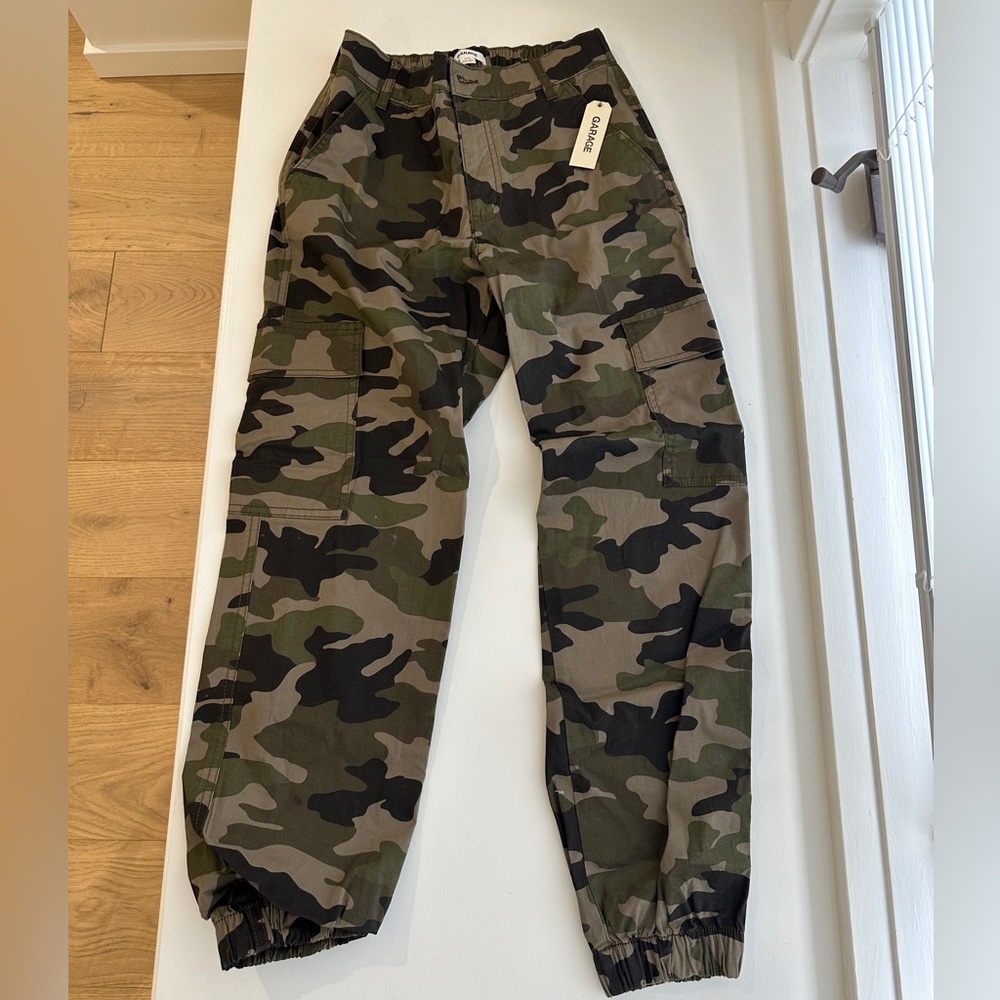 Camo cargo pants NWT